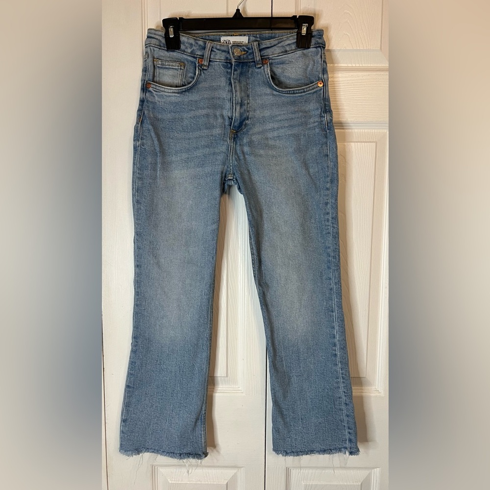 Zara Cropped Blue Jeans Size 4